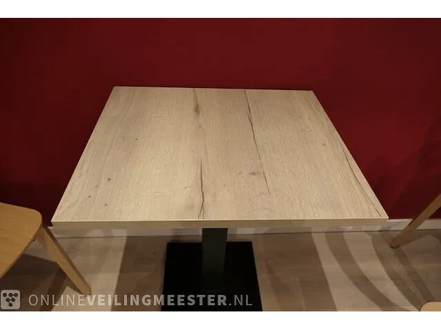 8x restauranttafel met 16x houten stoel - afbeelding 9 van  11