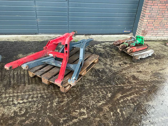 8x trekogen landbouwvoertuig - afbeelding 1 van  11