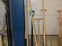 9-delige set handgereedschap w.o. batsen, hark, steker en schoffels. - afbeelding 1 van  2