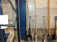 9-delige set handgereedschap w.o. batsen, hark, steker en schoffels. - afbeelding 2 van  2