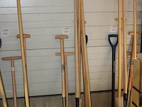 9-delige set handgereedschap w.o. batsen, hark, steker en schoffels. - afbeelding 2 van  2