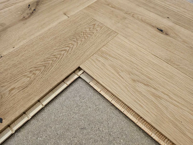 9 m2 parket eiken visgraat mutliplank - 725 x 130 x 14 mm - afbeelding 2 van  3