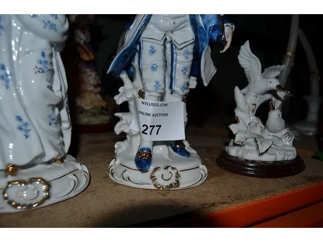 9 stenen beeldjes, vaas - afbeelding 2 van  8
