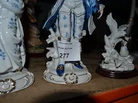 9 stenen beeldjes, vaas - afbeelding 2 van  8