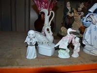 9 stenen beeldjes, vaas - afbeelding 3 van  8