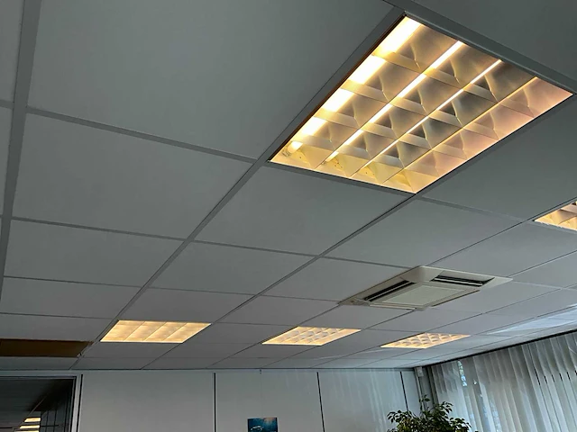 90 m2 systeemplafond - afbeelding 16 van  17