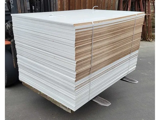 90 m2 wisa berkentriplex garant 9mm met paintfilm - afbeelding 1 van  5