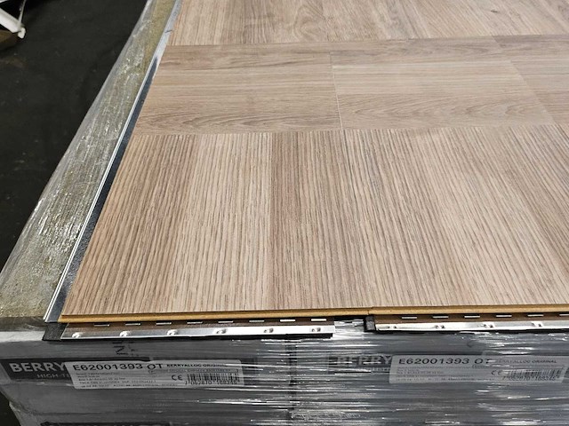 91 m2 laminaat plank - 1207 x 198 x 11 mm - afbeelding 2 van  3