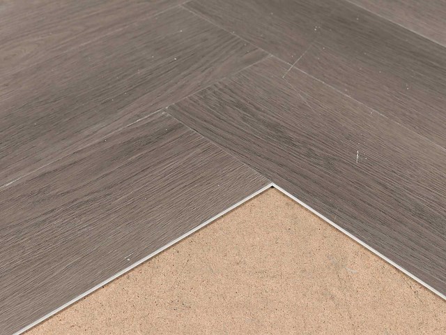 91 m2 pvc spc click visgraat - 610 x 150 x 4 mm - afbeelding 2 van  4