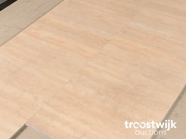 91 m2 spc pvc-click tegel met vilt ondervloer - 900 x 290 x 6,5 mm - afbeelding 1 van  4