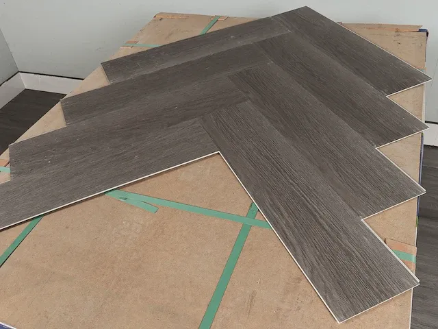 91 m2 spc pvc-click visgraat - 610 x 150 x 4 mm - afbeelding 4 van  4