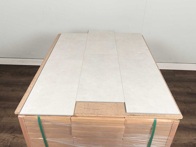 94 m2 pvc-click tegel - 638 x 310 x 4,5 mm - afbeelding 3 van  4