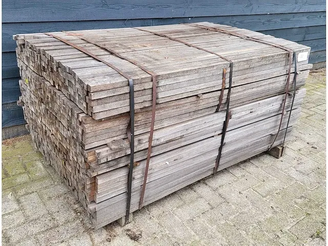 950 x azobe piketten 25 x 25mm lengte 150 cm - afbeelding 1 van  4