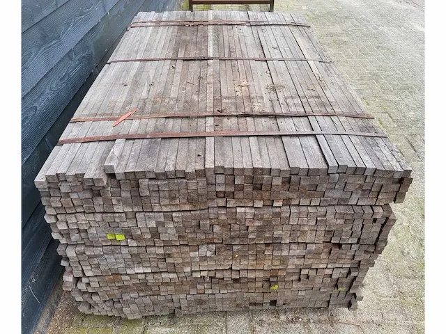 950 x azobe piketten 25 x 25mm lengte 150 cm - afbeelding 2 van  4