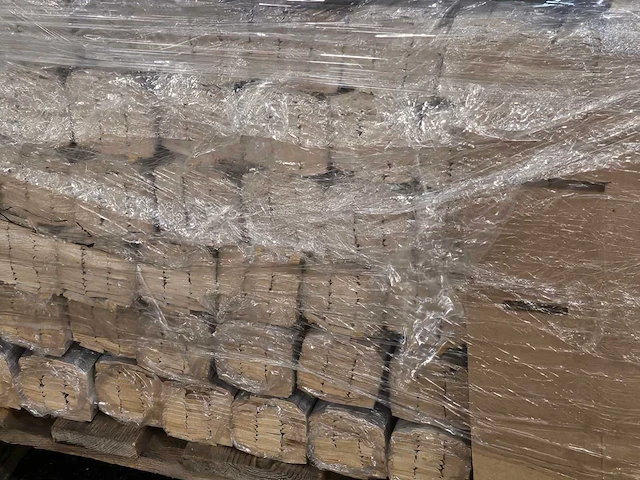 96 meter plakplinten 2400 x 25 x 5 mm - afbeelding 2 van  3
