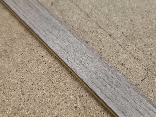 96 meter plakplinten 2400 x 25 x 5 mm - afbeelding 1 van  3