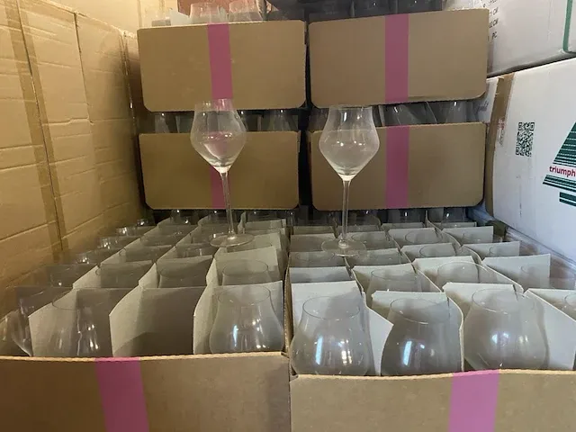 96 stuks wijnglazen royal leerdam / finesse eminence voor rode en witte wijn - afbeelding 1 van  4