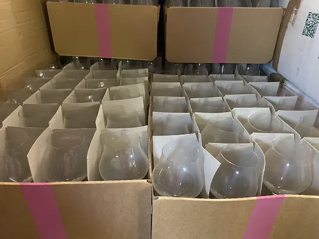96 stuks wijnglazen royal leerdam / finesse eminence voor rode en witte wijn - afbeelding 2 van  4