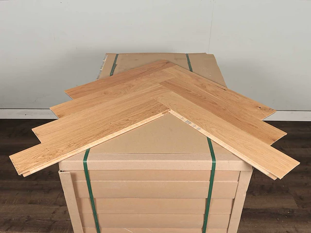 98 m2 parket eiken visgraat - 725 x 130 x 14 mm - afbeelding 3 van  4