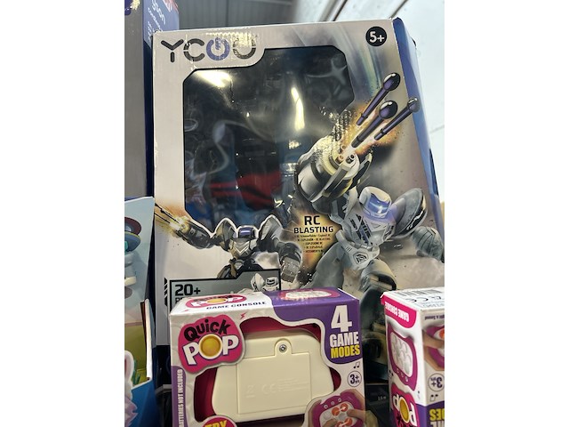 9x a-merk speelgoed w.o. casdon dyson, ycoo - afbeelding 7 van  7