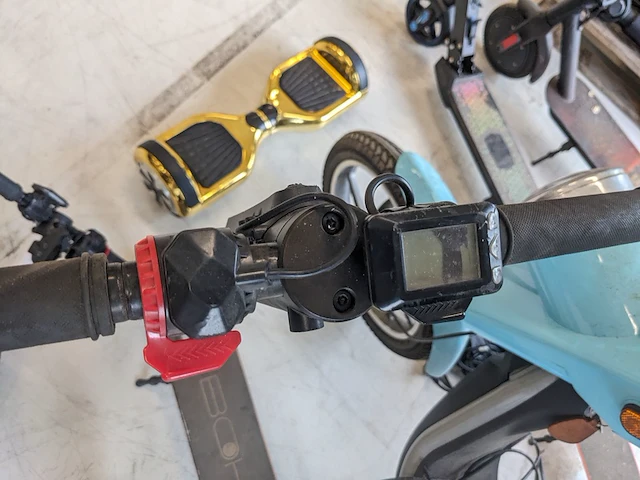 9x electrische step, elektrische brommer en hoverboard, qwiq, denver - afbeelding 13 van  32