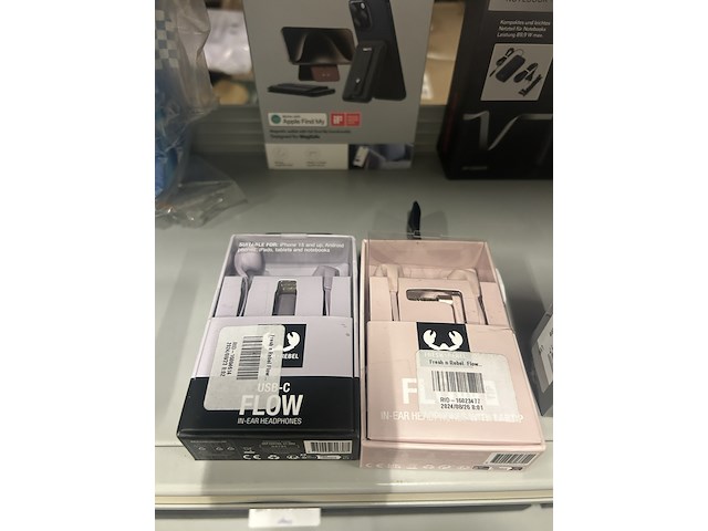 9x elektronica en gadgets w.o. voltcraft, fresh n rebel, esr - afbeelding 4 van  7