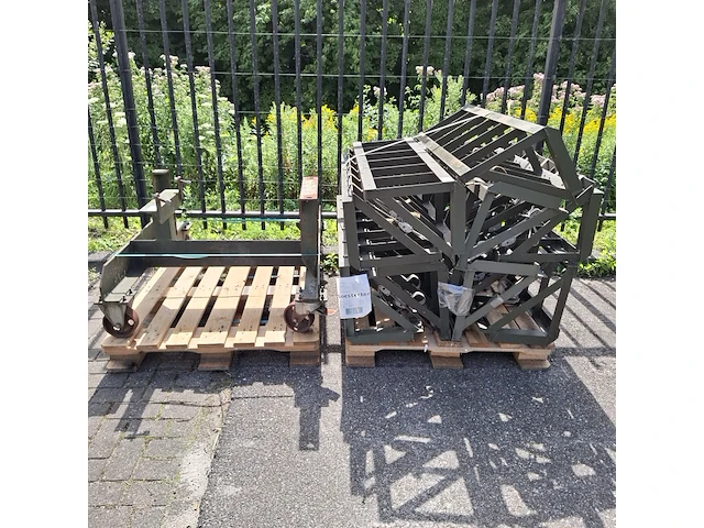 9x metalen frame en 1x motorbok - afbeelding 1 van  9