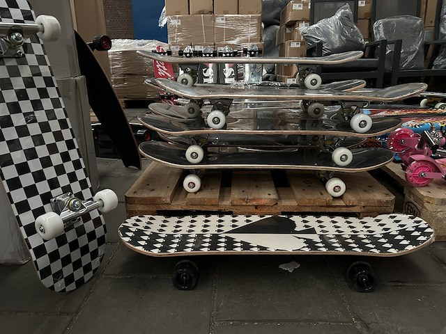 9x skateboard - afbeelding 1 van  6