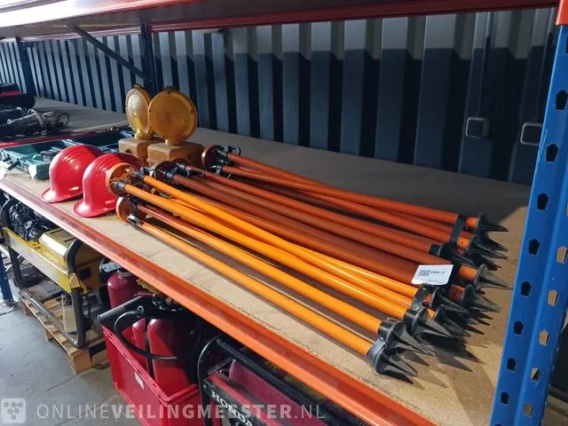 9x statief, 2x veiligheidshelm en 2x werflamp - afbeelding 2 van  7