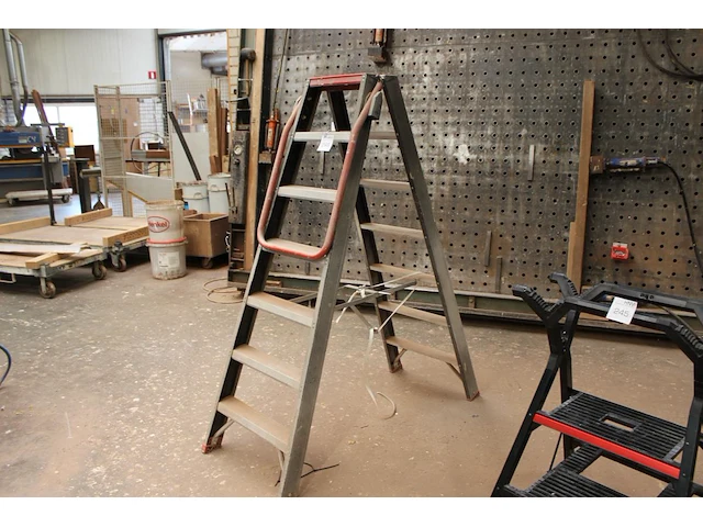 A-trap altrex, 2 x 7 treden. afgekeurd - afbeelding 1 van  2