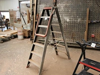 A-trap altrex, 2 x 7 treden. afgekeurd - afbeelding 1 van  2