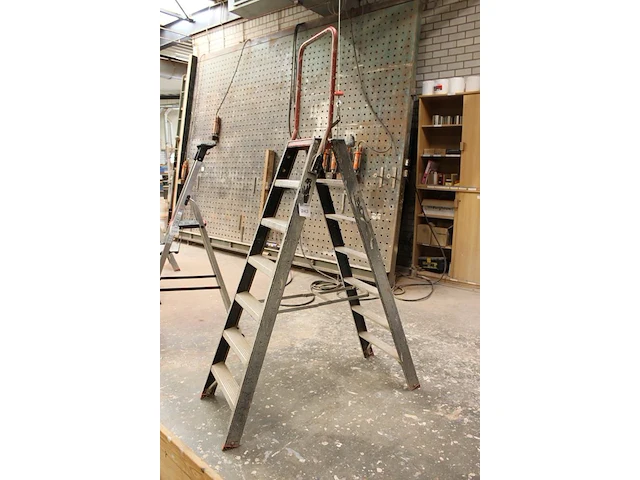 A-trap altrex, 2 x 7 treden - afbeelding 2 van  2
