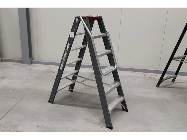 A-trap altrex 2x 6 treden. - afbeelding 1 van  2