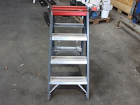 A-trap altrex fdo4 met 2x 4 treden. - afbeelding 2 van  3