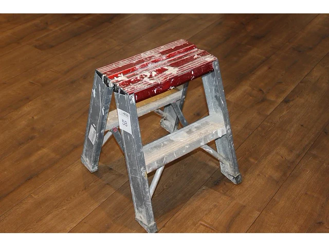 A-trap altrex met trede en bordes - afbeelding 1 van  2