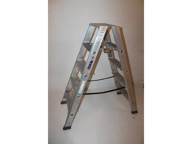 A-trap asc met acht treden en bordes. - afbeelding 2 van  4