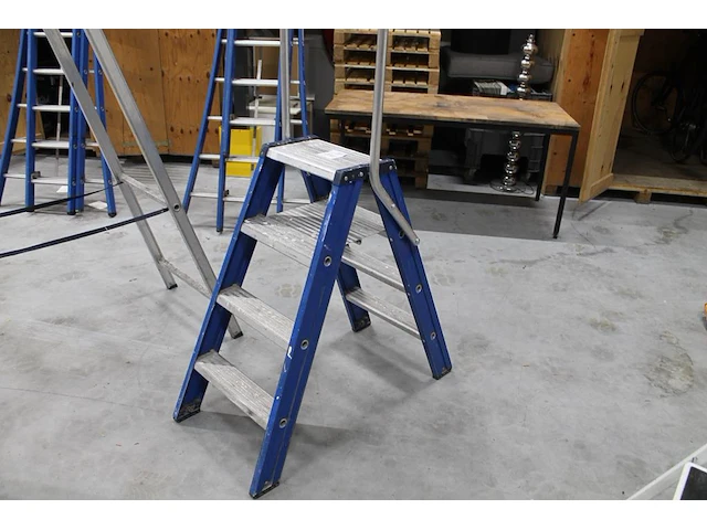 A-trap skyworks met 2x4 treden. - afbeelding 1 van  2