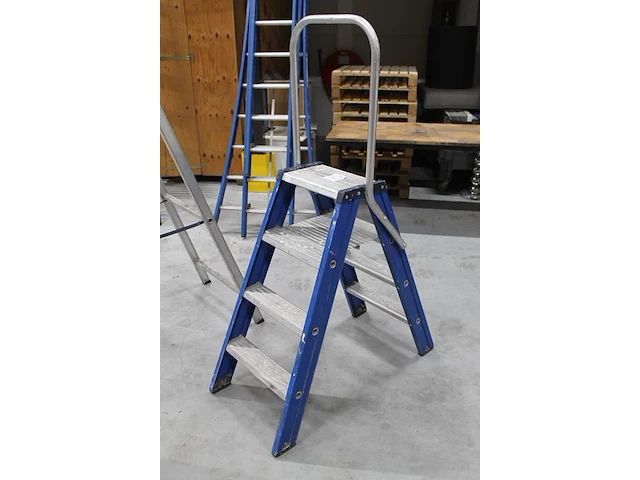 A-trap skyworks met 2x4 treden. - afbeelding 2 van  2