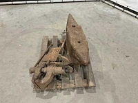 Aambeeld en bankschroef - afbeelding 4 van  6