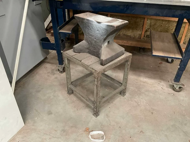 Aambeeld - afbeelding 1 van  4