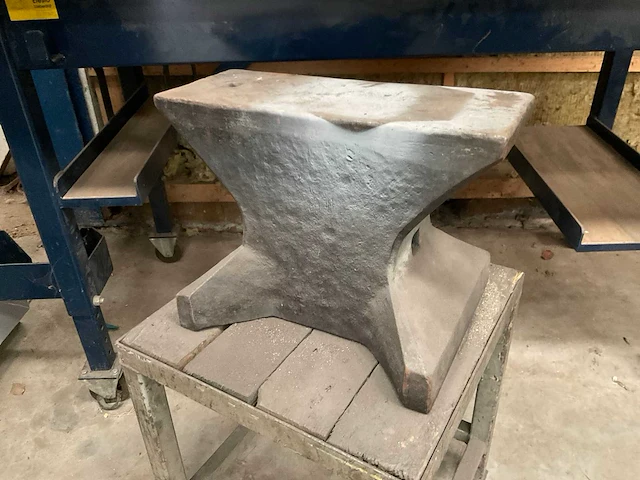 Aambeeld - afbeelding 4 van  4