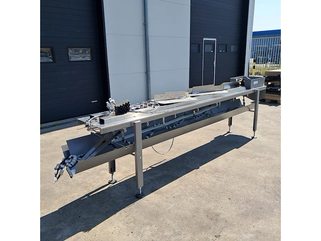 Aan-afvoerbaan t.b.v. flowpackmachine - afbeelding 1 van  15