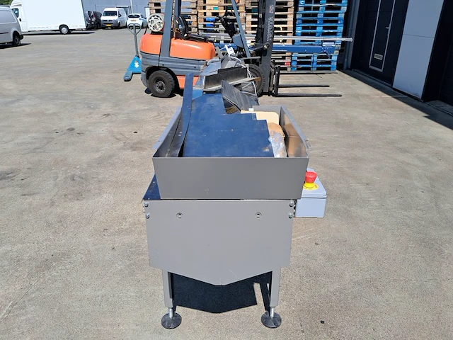 Aan-afvoerbaan t.b.v. flowpackmachine - afbeelding 10 van  15
