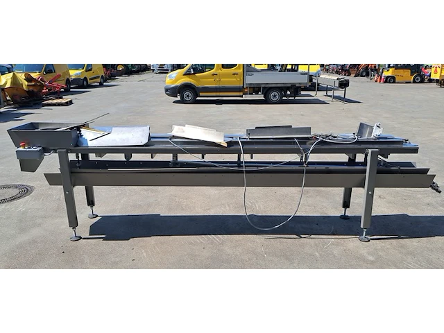 Aan-afvoerbaan t.b.v. flowpackmachine - afbeelding 12 van  15
