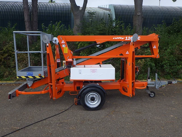 Aanhangerhoogwerker nifty 120tac elektrisch 12.20m 2011 - afbeelding 1 van  1