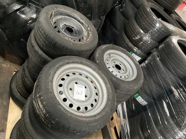 Aanhangwagen band met velg (18x) - afbeelding 2 van  3