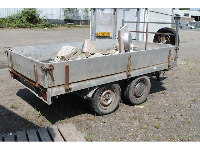 Aanhangwagen hapert achterwaartse kipper met bakafmeting 275 x 160 cm met kenteken 77-wj-10. bouwjaar 1986.... - afbeelding 1 van  4