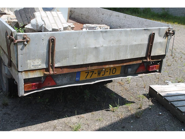 Aanhangwagen hapert achterwaartse kipper met bakafmeting 275 x 160 cm met kenteken 77-wj-10. bouwjaar 1986.... - afbeelding 2 van  4