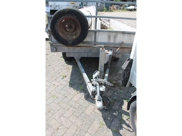 Aanhangwagen hapert achterwaartse kipper met bakafmeting 275 x 160 cm met kenteken 77-wj-10. bouwjaar 1986.... - afbeelding 4 van  4