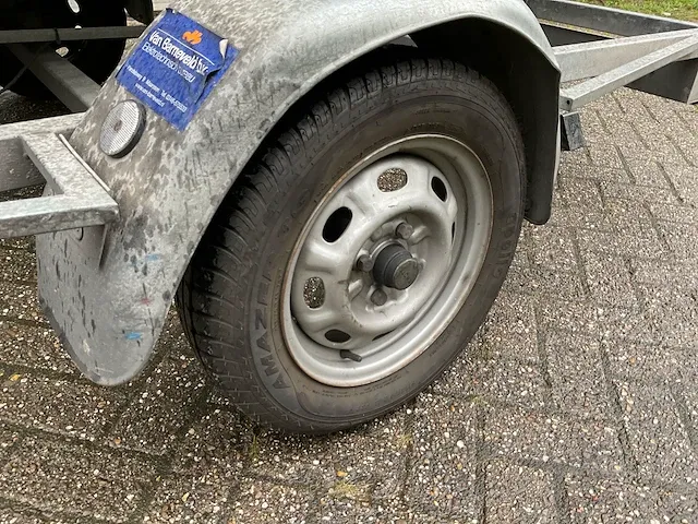 Aanhangwagen met steigermateriaal - afbeelding 3 van  12